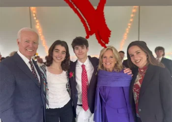 Жо Байден хорт хавдраар өвдсөнөөс хойш анх удаа олны өмнө гарлаа!